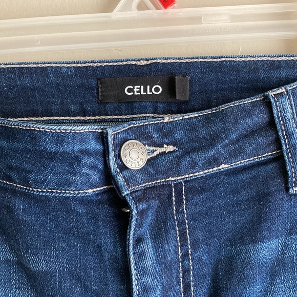 Cello Jeans Distressed Stretch size 13 women’s. - Picture 2 of 10